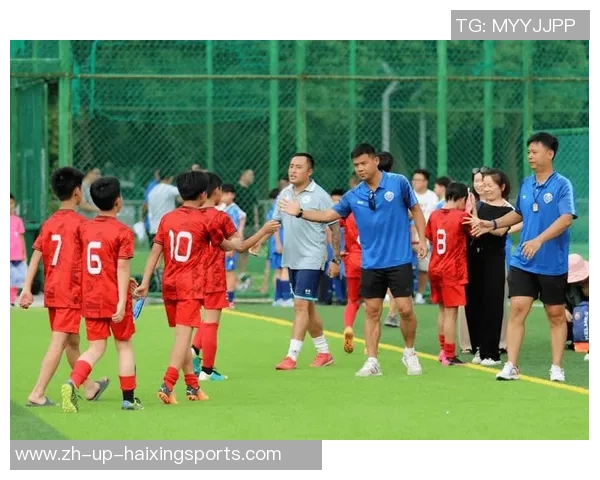 青少年足球比赛精彩纷呈展现青春活力与团队精神的竞技盛宴 青少年足球比赛精彩纷呈展现青春活力与团队精神的竞技盛宴