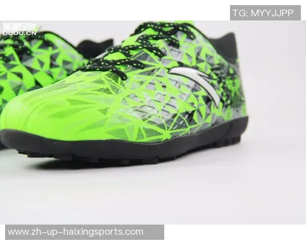 高中生必备足球鞋推荐助力你在绿茵场上展现风采与实力 高中生必备足球鞋推荐助力你在绿茵场上展现风采与实力